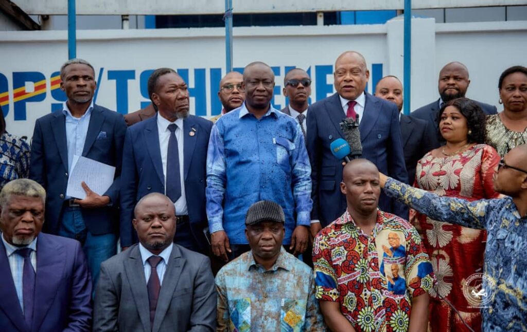 RDC : auprès de Augustin Kabuya, Steve Mbikayi réaffirme son soutien à l’initiative du changement de la Constitution et à l’harmonisation des vues au sein de l’Union sacrée