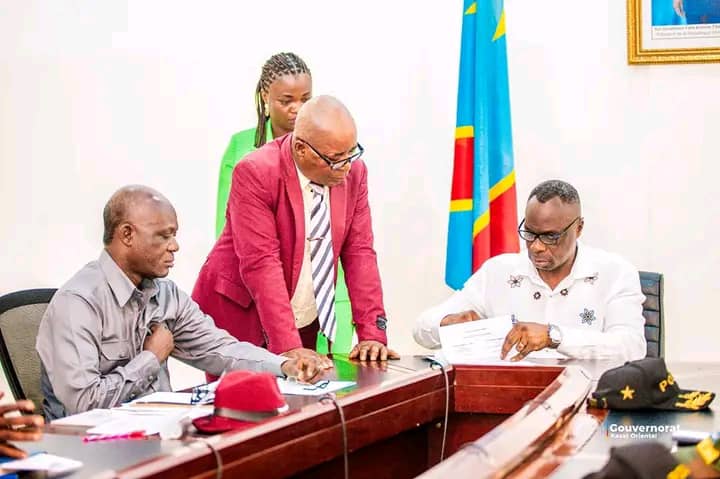 Kasaï-Oriental : mis en accusation, Jean-Paul Mbwebwa procède à la remise et reprise avec le vice-gouverneur Augustin Kayemba