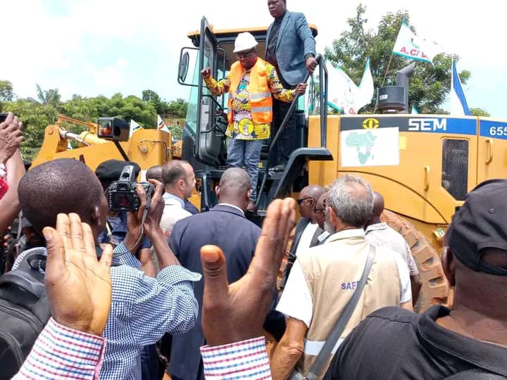 Kasai : les travaux de modernisation de 24 km de voirie urbaine confiés à Safrimex lancés à Tshikapa