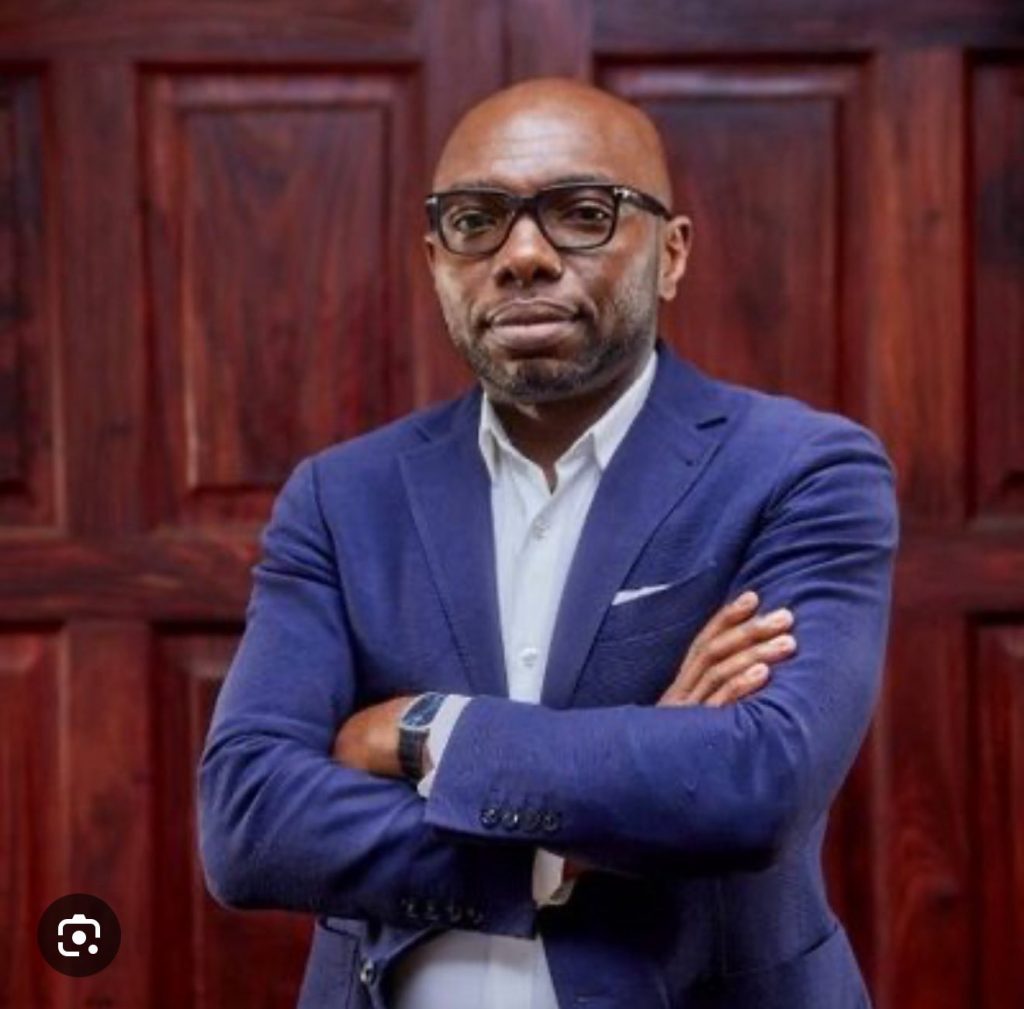 RDC : Après un an à l’étranger, l’ancien ambassadeur itinérant de Félix Tshisekedi et autorité morale du parti Avenir du Congo (ACO), Dany Banza Maloba, a regagné la capitale congolaise