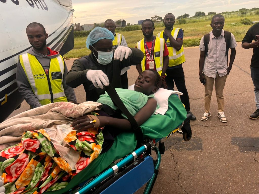 Bukama : quatre jeunes blessés par balle évacués à Lubumbashi grâce à l’intervention de Dany Banza Maloba